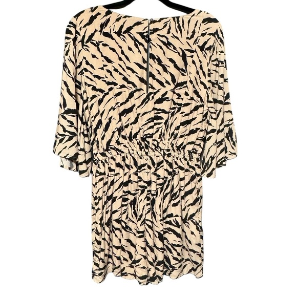 ABERCROMBIE & FITCH Animal Print Knot Front V-Neck Short Flare Sleeve Romper - Picture 6 of 10